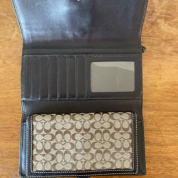 Coach - Picture 3 of 3